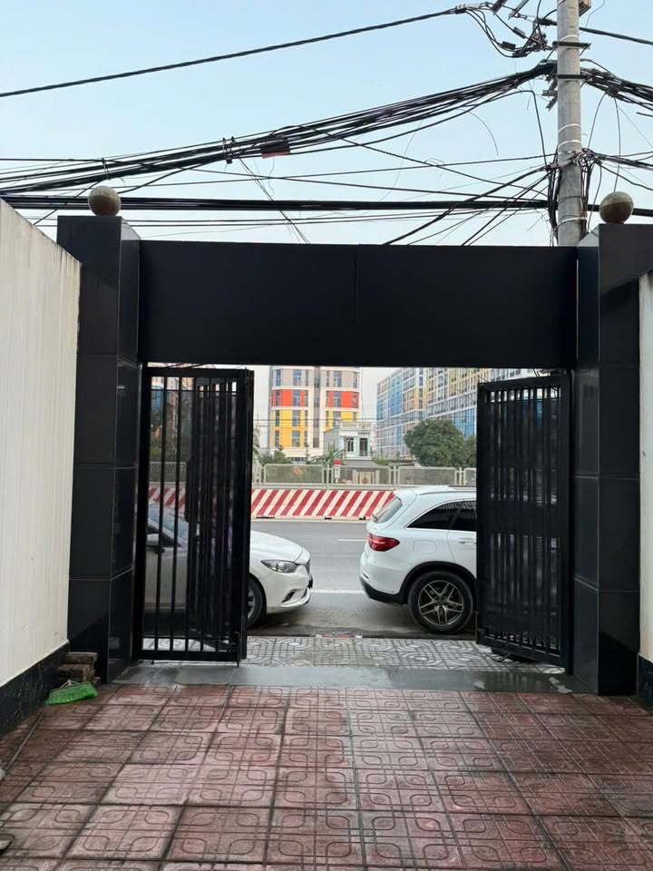 Nhà mặt tiền Quốc lộ 1A, 300m² giá 20 triệu - Sẵn sàng vào ở ngay!