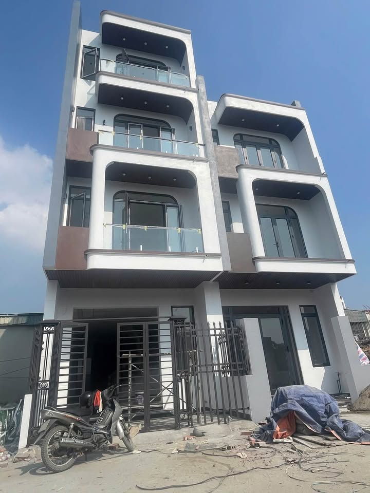 Nhà 4 tầng Cao Thắng, Hạ Long 70m² giá 4 tỷ - Vị trí đắc địa, ô tô đỗ cửa!