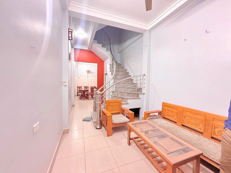 Nhà nguyên căn 70 Văn Trì 4 phòng giá 7 triệu - Không gian rộng rãi, thoáng mát!