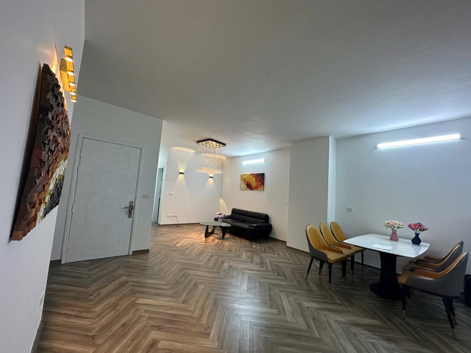 Căn hộ chung cư Sky Light Minh Khai 100m² giá 8 tỷ - Đầy đủ nội thất, sẵn sàng vào ở!