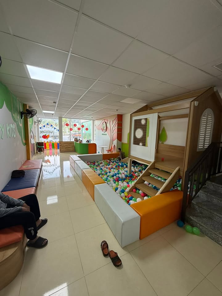 Nhà mặt đường Nguyễn Văn Cừ, Hạ Long 123m² giá 2x tỷ - Thiết kế hiện đại, cho thuê ổn định!