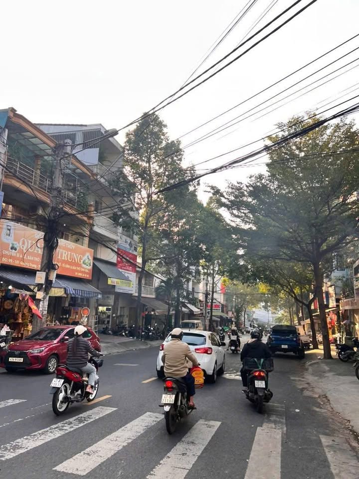 Nhà nguyên căn mặt tiền Quang Trung, Buôn Ma Thuột 270m² giá 20 triệu - Kinh doanh sầm uất!