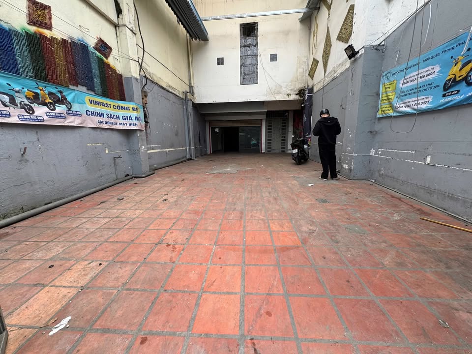 Cho thuê mặt bằng kinh doanh mặt tiền Hòa Bình Tân Phú 300m² - Vị trí đắc địa, thuận lợi kinh doanh!