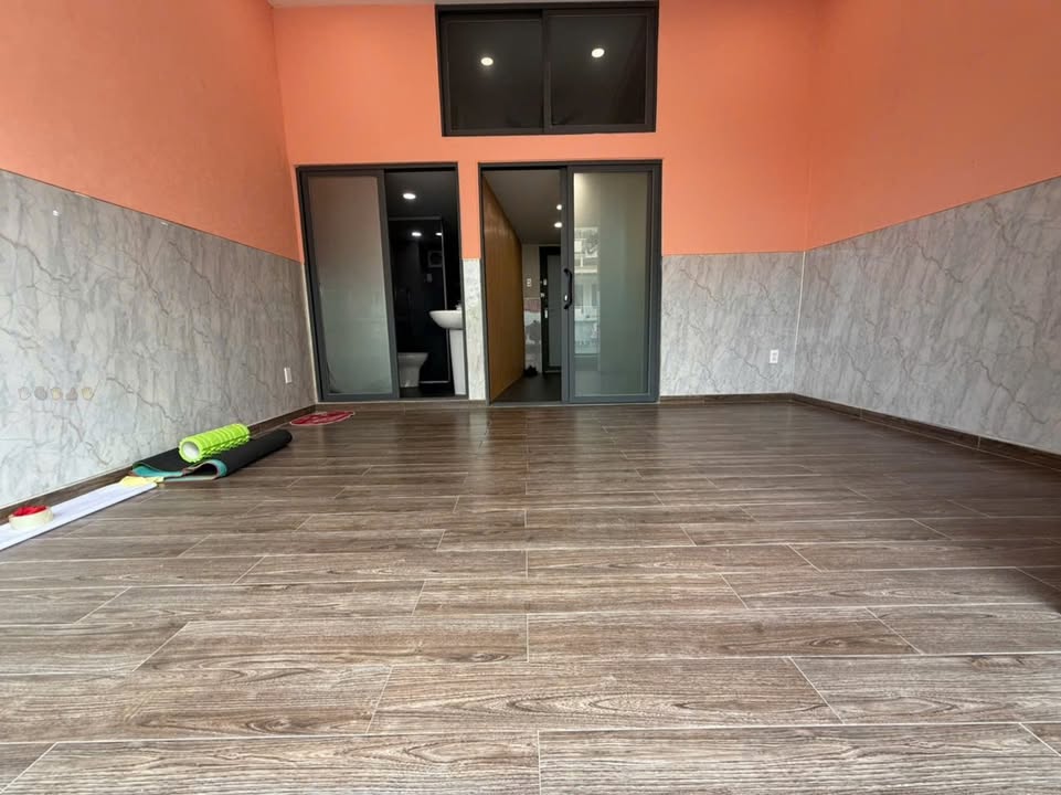 Mặt bằng cho thuê lầu 1 đường Võ Văn Tần, quận 3 - Kinh doanh sầm uất!