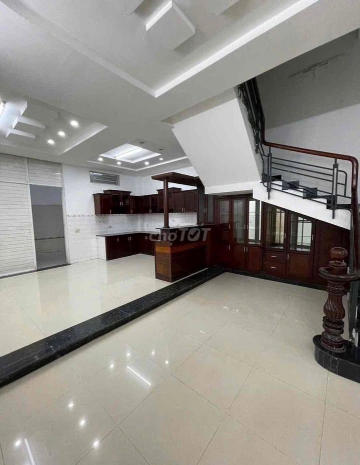 Nhà mặt tiền kinh doanh đường 5, Bình Tân 96m² chỉ 23 triệu - Cơ hội vàng cho bạn!