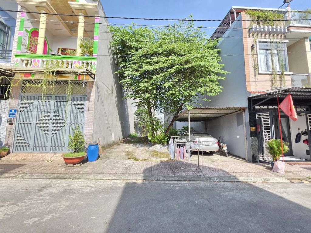 Đất KDC Lê Phong Tân Bình, TP Dĩ An 69m² giá 3,3 tỷ - Sổ hồng riêng, thổ cư 100%!