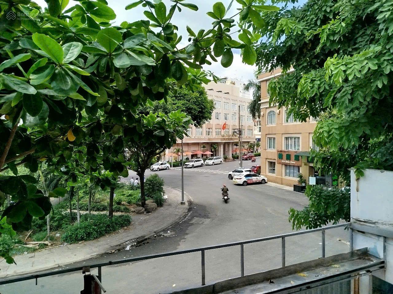 Cho thuê nhà góc 3 mặt tiền Hoàng Việt, Tân Sơn Nhất mới, 2660m² - Phù hợp nhiều mô hình kinh doanh!