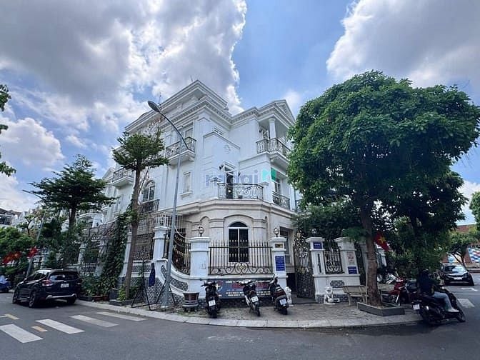 Biệt thự góc Cityland Garden Hills P5, Gò Vấp, 371m², giá 35 tỷ - Hướng Tây Nam, sẵn sàng vào ở!