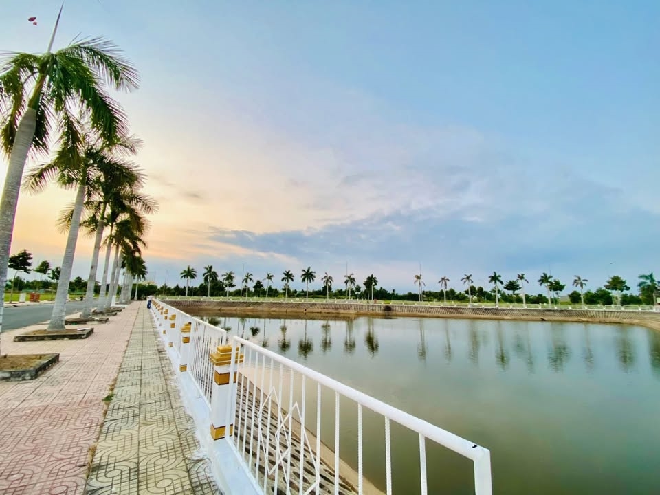 Đất thổ cư 100m² ngay chợ Thủ Thừa, giá chỉ 1.28 tỷ - Đầu tư sinh lời ngay!