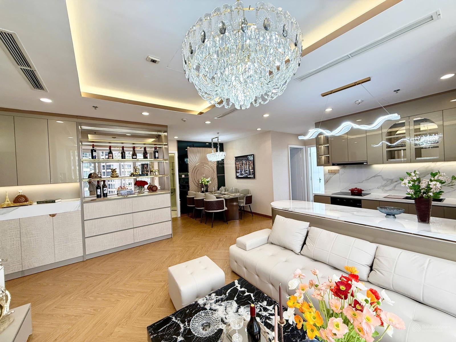 Căn hộ Vinhomes Central Park 92m² giá 18 triệu - Không gian sống tiện nghi