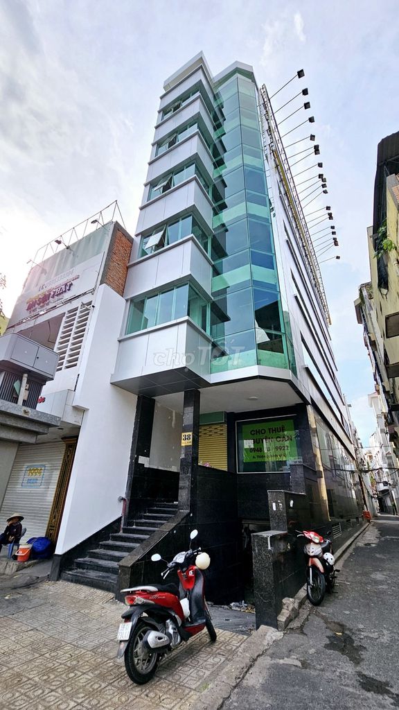 Cho thuê Nhà Góc 2 mặt tiền đường Trường Chinh, quận Tân Bình 2100m² - Vị trí đắc địa, giao thông thuận lợi!