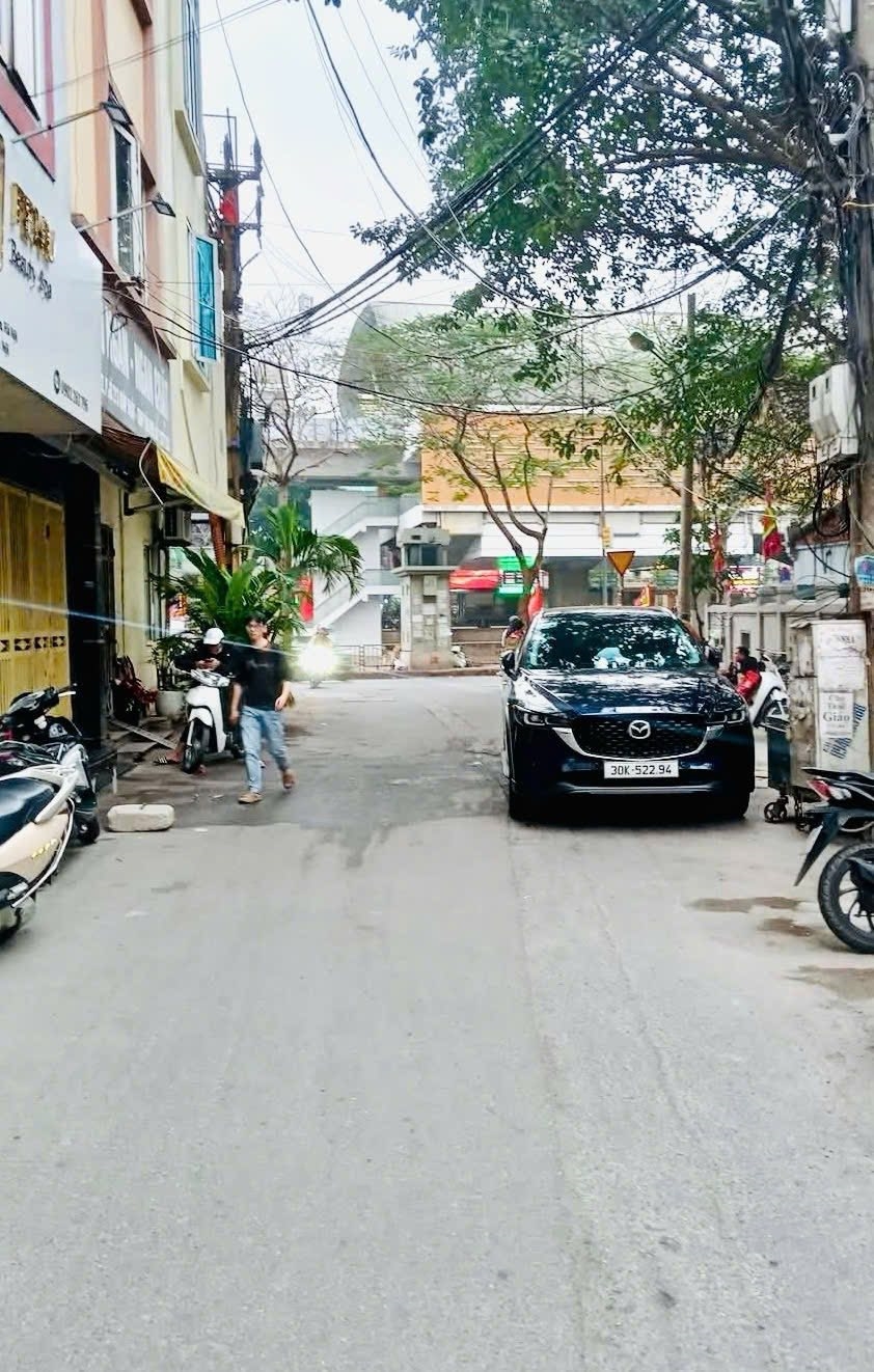 Bán biệt thự MP Bắc Cầu quận Long Biên 360m² - Chỉ 45 tỷ, ô tô vào nhà!