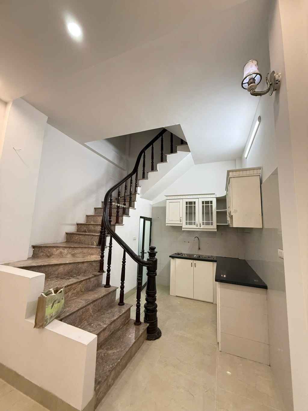 Cho thuê nhà nguyên căn Minh Khai, 35m² giá chỉ 12 triệu - Chính chủ, đầy đủ nội thất!