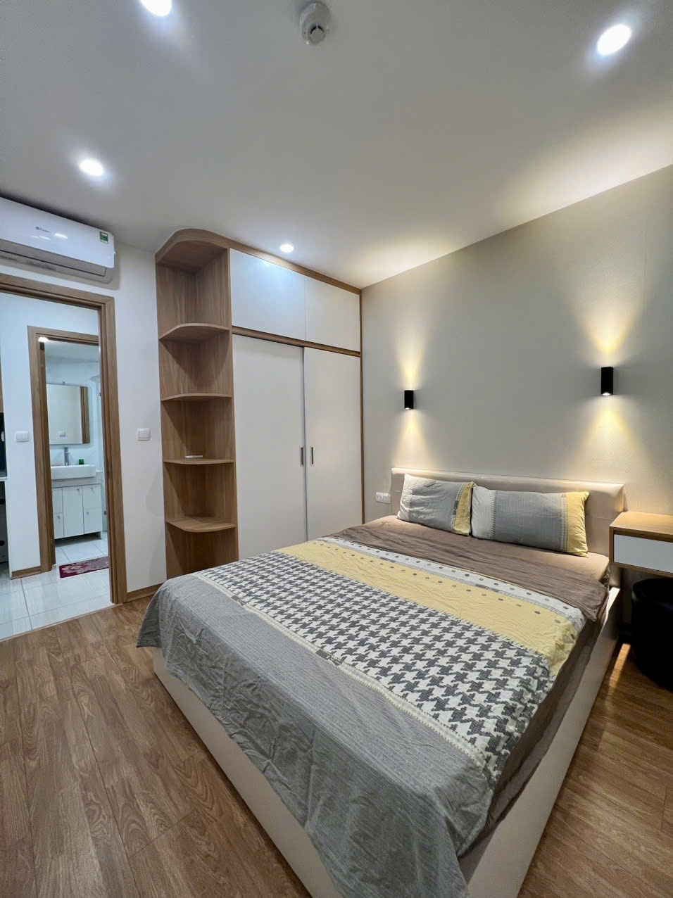 Căn hộ Vinhomes Trần Duy Hưng 100m² giá 12 tỷ - Nhà đẹp full nội thất