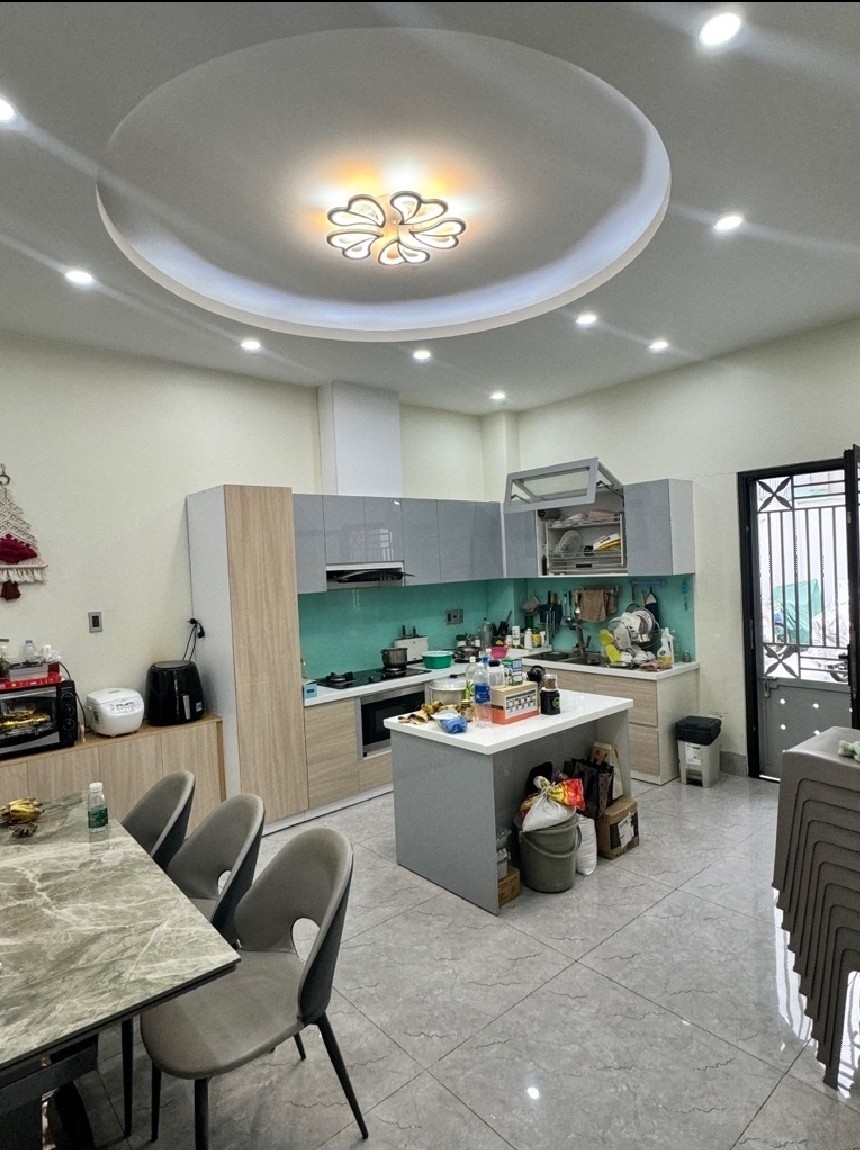 Nhà đẹp 4 tầng tại Quận 10, 41m² chỉ 7 tỷ - Nội thất cao cấp, vào ở ngay!