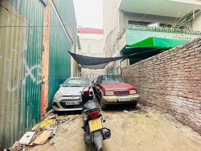 Bán đất Lạc Long Quân 50m² giá 13.5 tỷ - Vị trí đẹp, ô tô vào nhà!