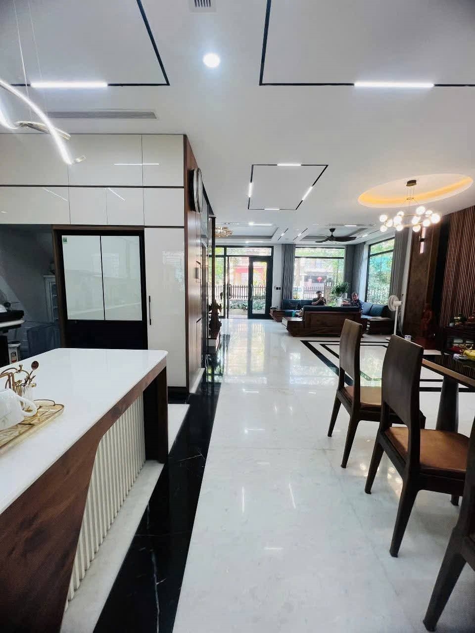 Biệt thự lô góc Dương Nội 210m² giá 65.89 tỷ - Đẳng cấp thượng lưu với nội thất Châu Âu!