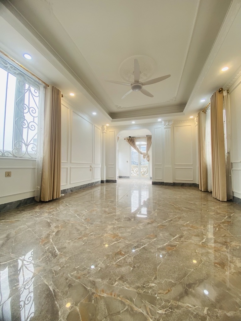 Nhà phố Hoàng Hoa Thám 45m² - 7 tầng - Giá chỉ 9.8 tỷ, nội thất cao cấp!