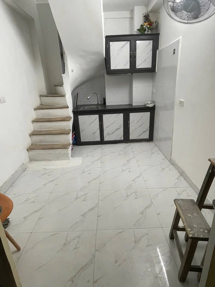 Nhà 5 tầng Tân Mai 15m² giá 2.3 tỷ - Chính chủ cần bán gấp!