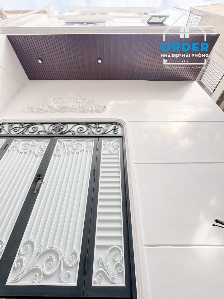 Nhà 3 tầng lô góc Nguyễn Công Trứ, Hải Phòng 42m² giá 3.79 tỷ - Kinh doanh hiệu quả!