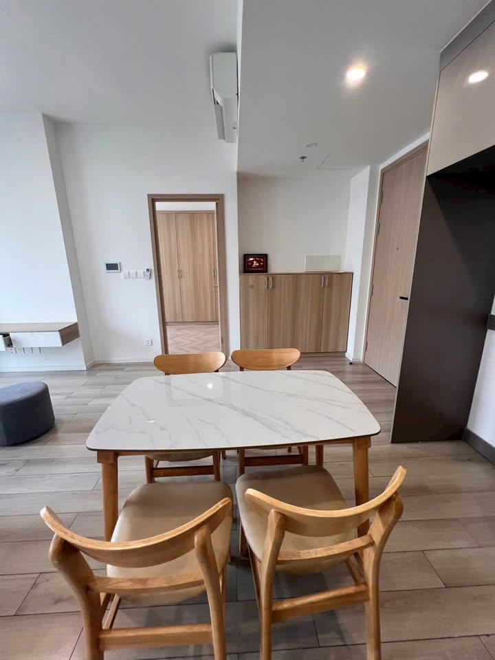 Căn hộ Vinhomes Grand Park 2PN 2WC giá 8.5 triệu - Full gỗ sang trọng!