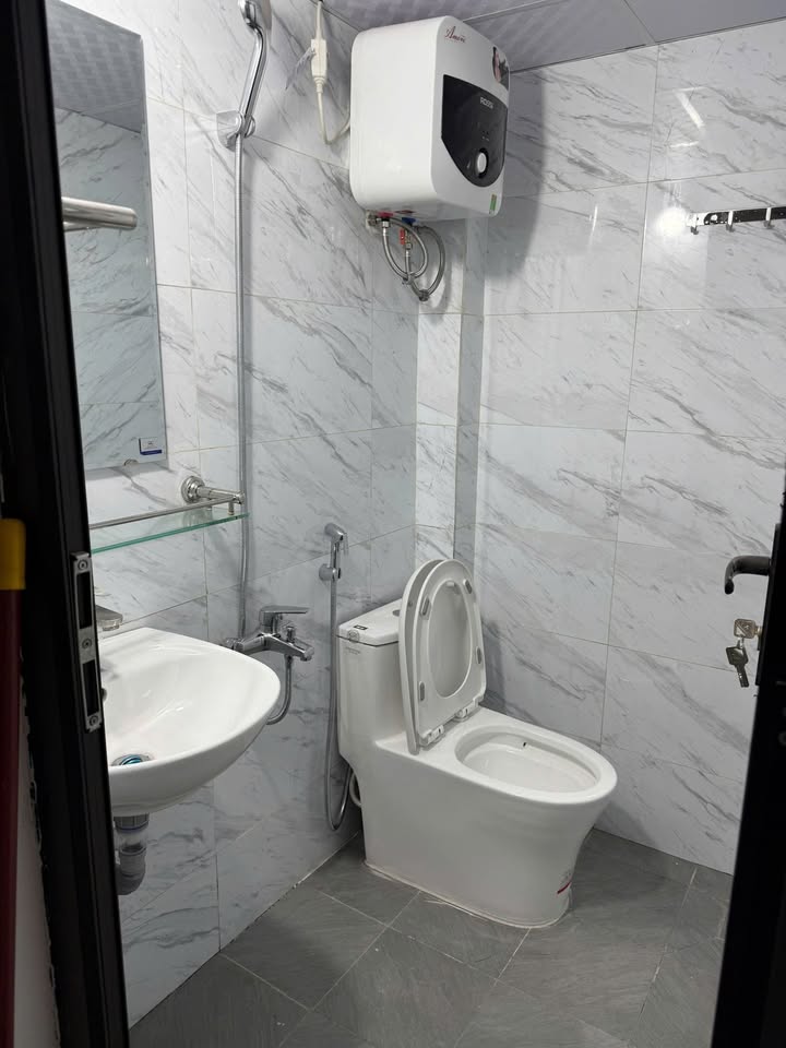 Nhà cho thuê 2,5 tầng Ngõ 91 Đặng Tiến Đông 22m² giá 8 triệu - Full nội thất mới 100%!