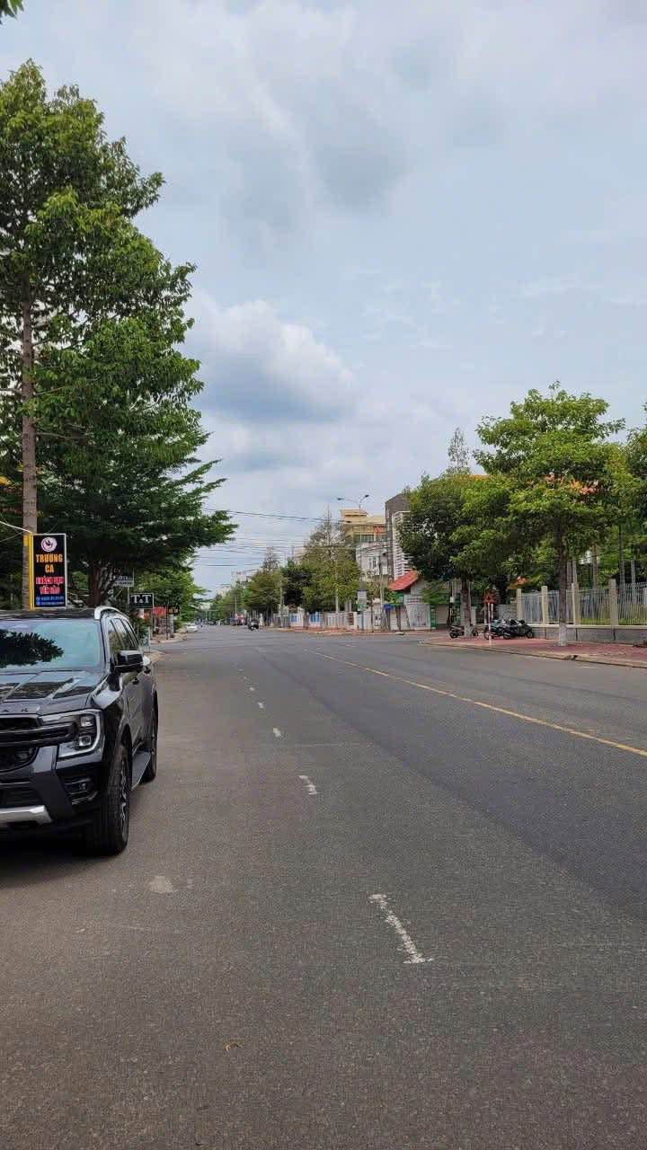 FrontHouse mặt tiền Võ Văn Kiệt, Phan Thiết 125m² giá 5.8 tỷ - Cơ hội đầu tư tốt nhất!