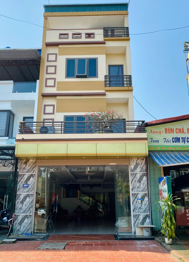 Nhà 3 tầng tại đường 30/4, phường Bắc Lệnh, thành phố Lào Cai - Không gian sống thoáng đãng, giá thương lượng!