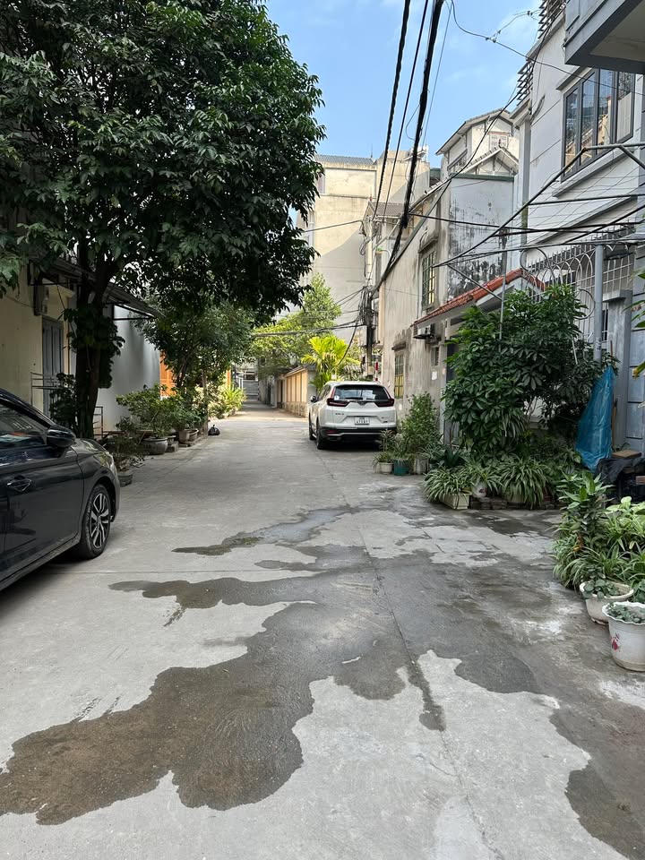 Nhà phân lô giáo viên Ngọc Thụy 55m² giá thỏa thuận - Vị trí đắc địa, ô tô tránh!