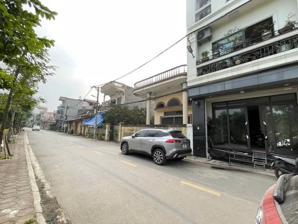 Nhà phố Yên Thường, Gia Lâm 80m² giá 19 tỷ - Thiết kế hiện đại, thang máy sẵn sàng ở!