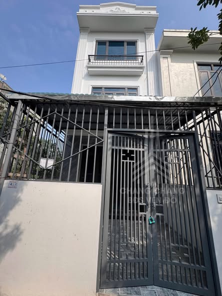 Nhà riêng Quốc Oai 68m² giá 5 tỷ - Vào ở ngay, sổ hồng đầy đủ!