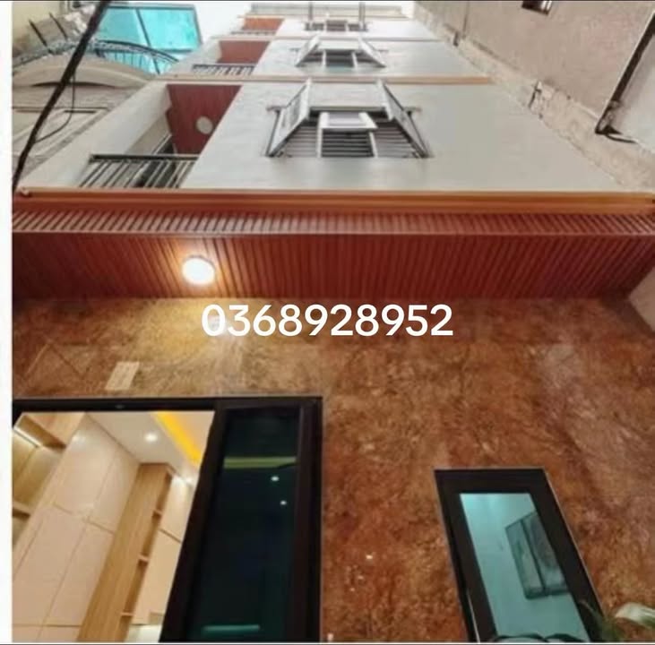 Nhà phố Ngã Tư Sở 32m² giá 9 tỷ - Full nội thất, sổ đỏ chính chủ!