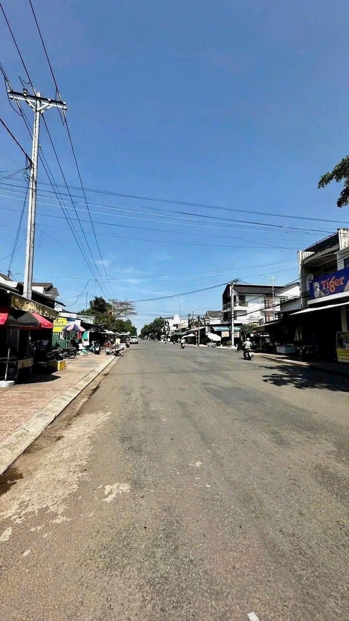 Nhà mặt tiền Chu Văn An, Bảo Lộc 180m² giá 12 triệu - Kinh doanh thuận lợi!