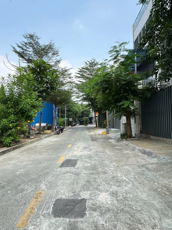 Đất nền đường C, phường An Phú, quận 2 - Diện tích 100m² - Vị trí đắc địa đối diện công viên!