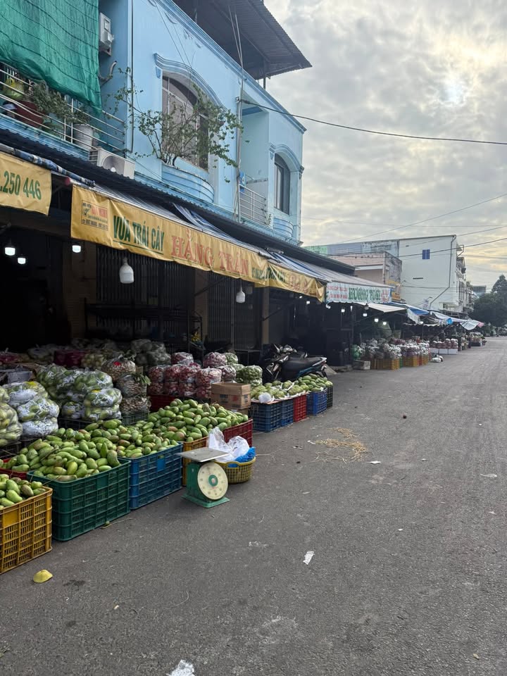 Nhà phố Nguyễn Bỉnh Khiêm, Long Xuyên 70m² giá 1 tỷ - Khu vực sầm uất, tiện ích đầy đủ