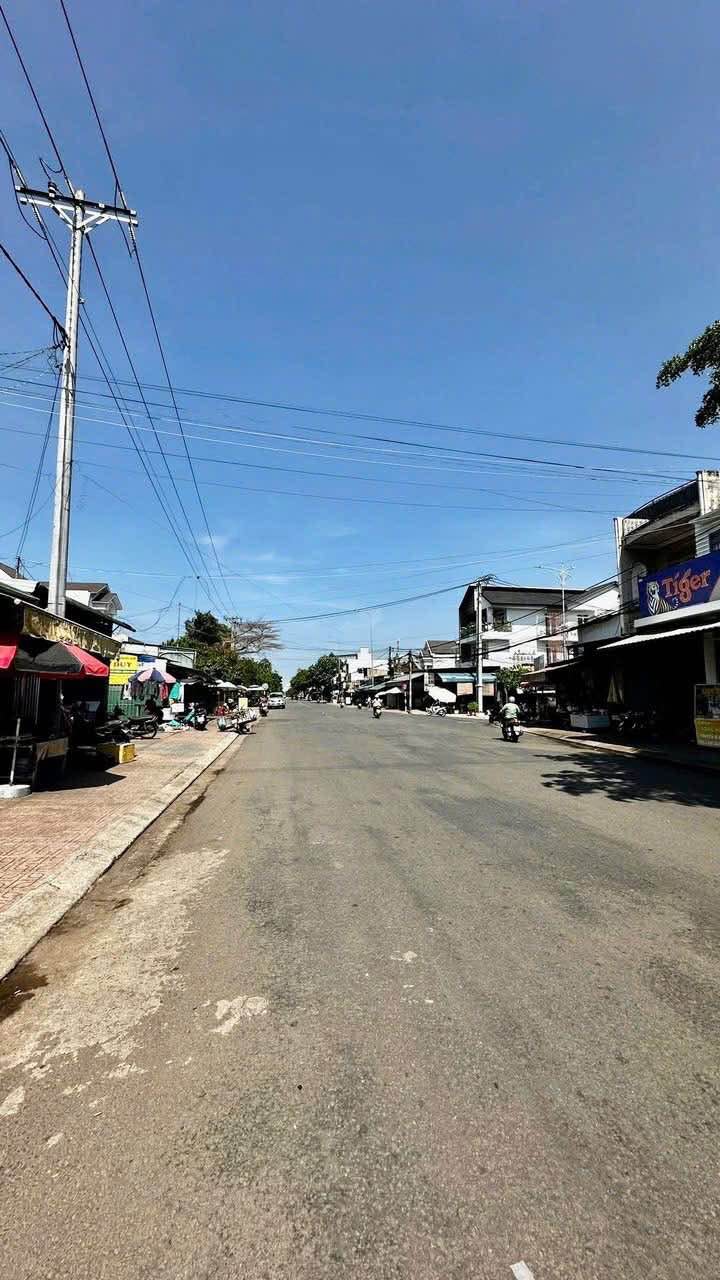 Nhà mặt tiền Chu Văn An, Bảo Lộc 180m² giá chỉ 12 triệu - Phù hợp kinh doanh đa ngành!