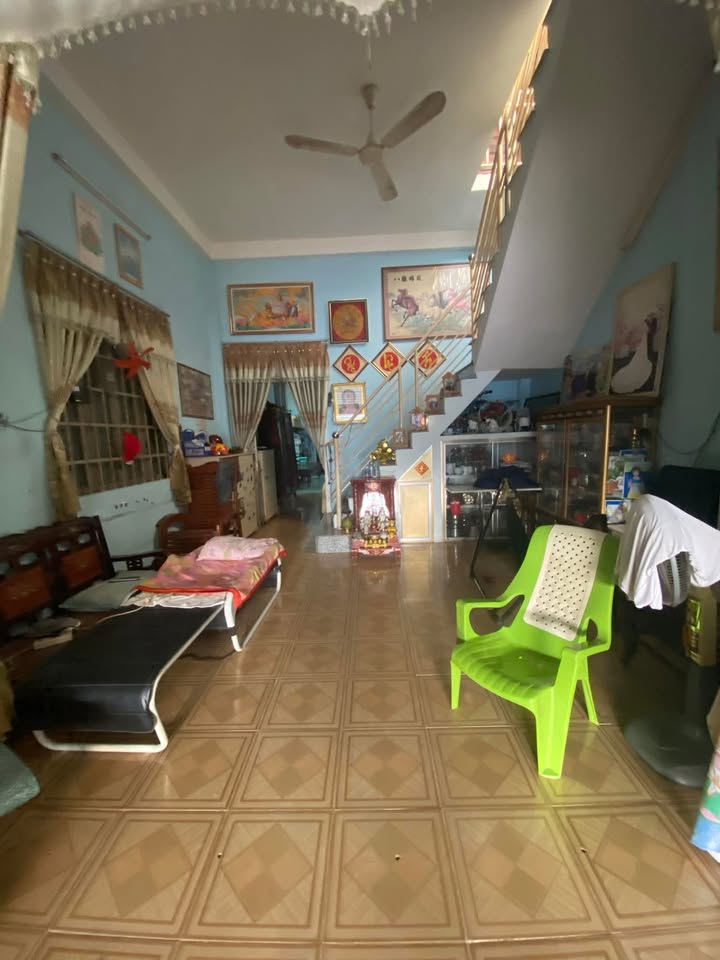 Nhà 2 tầng mặt tiền đường Lý Thường Kiệt, Hòa Thành 105m² giá 5.7 tỷ - Gần chợ Long Hoa!