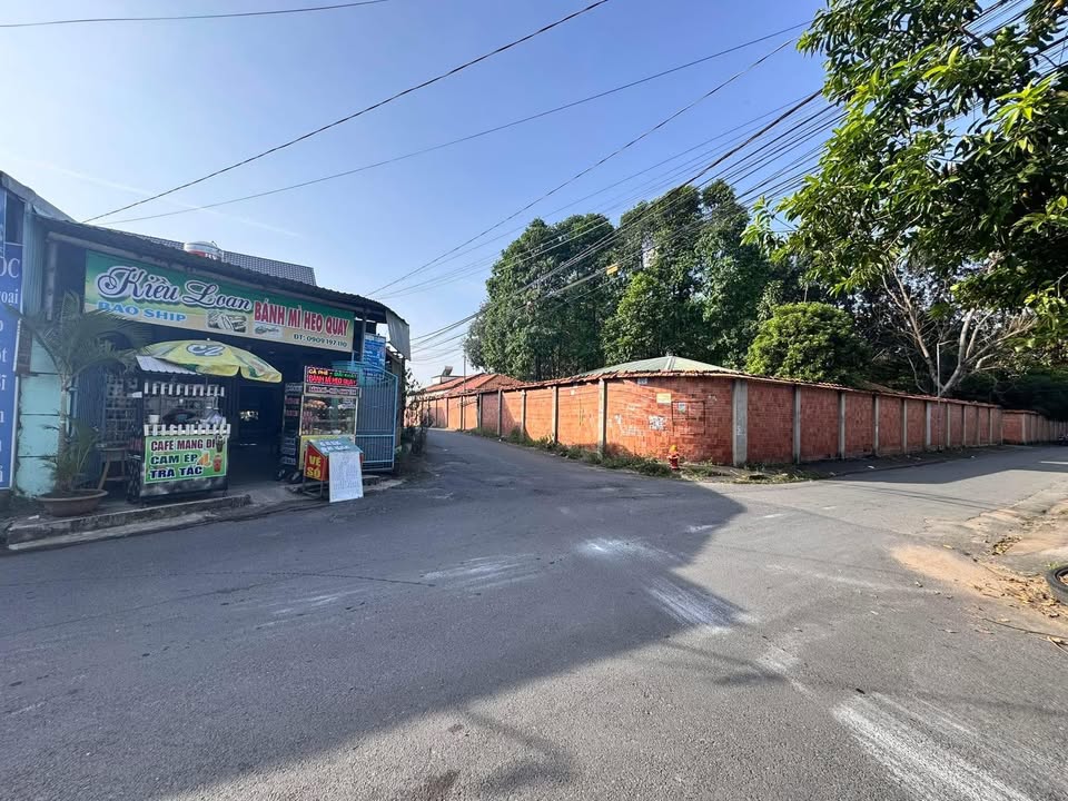 Nhà cấp 4 và đất ngay nhà thờ Lộc Lâm, Hố Nai, 76m² - Giá chỉ 1.999 tỷ VND!