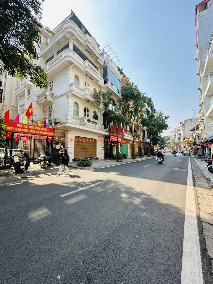 FrontHouse mặt phố Sơn Tây, Ba Đình 70m² giá 50 tỷ - Kinh doanh đẳng cấp!