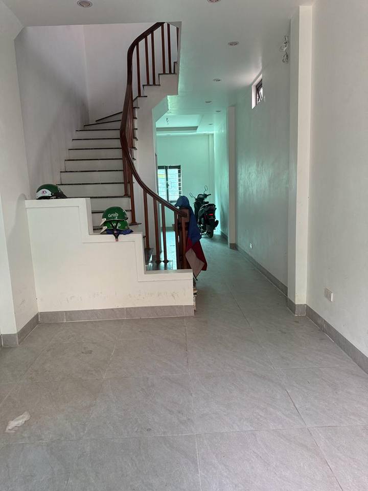 Nhà 4 tầng Cổ Nhuế 38m² giá chỉ 6 tỷ - Sổ đỏ chính chủ, ô tô đỗ gần!