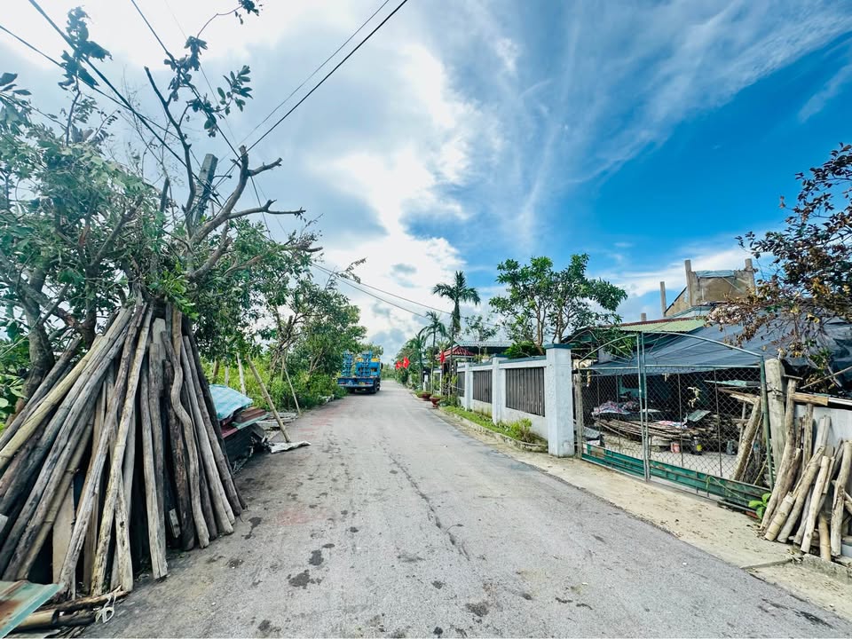 Đất bán Trần Phú, Hà Tĩnh 300m² giá 2.3 tỷ - Đường nhựa 8m, chính chủ!