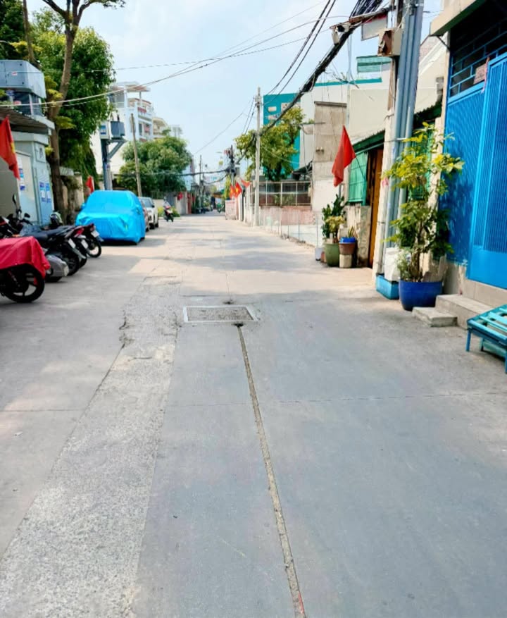 Nhà riêng Lạc Long Quân Quận 11 - 55m² giá 5 tỷ - Hẻm xe hơi thông thoáng!