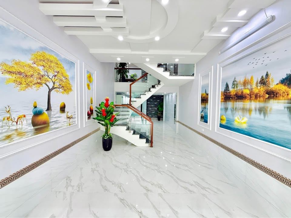 Nhà 5 tầng đẹp tại Nguyễn Văn Linh, Hải Phòng, giá 4.5 tỷ - Thiết kế độc đáo, ô tô tránh nhau