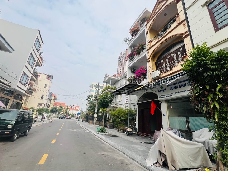 Nhà 3 tầng Bạch Đằng Hạ Long 48m² giá 8.6 tỷ - Mặt tiền rộng, gần chợ!