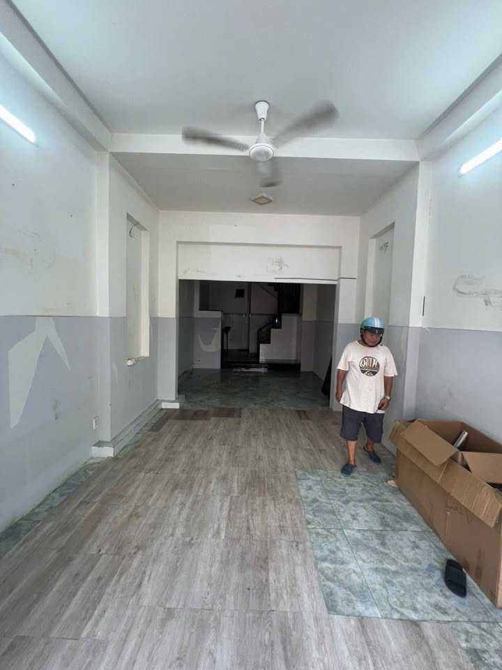 Nhà mặt tiền kinh doanh Lạc Long Quân, Tân Bình 56m² giá 16 triệu - Kinh doanh ngay!