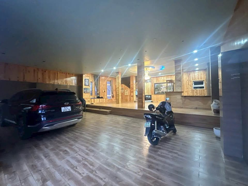 Nhà mặt tiền đường Xô Viết Nghệ Tĩnh Đà Lạt 300m² giá 39 tỷ - Vị trí đắc địa kinh doanh!