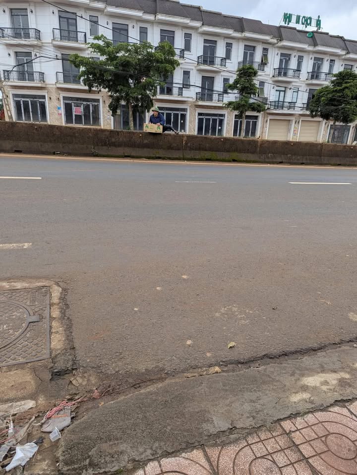 Đất nền Pơng Drang 270.75m² giá 3.1 tỷ - Sổ đỏ chính chủ, gần chợ mới!