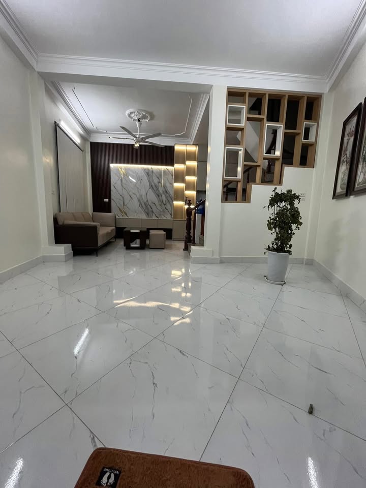 Nhà nguyên căn cho thuê tại ngõ 255 Lĩnh Nam 36m² giá 12 triệu - Lô góc mới đẹp