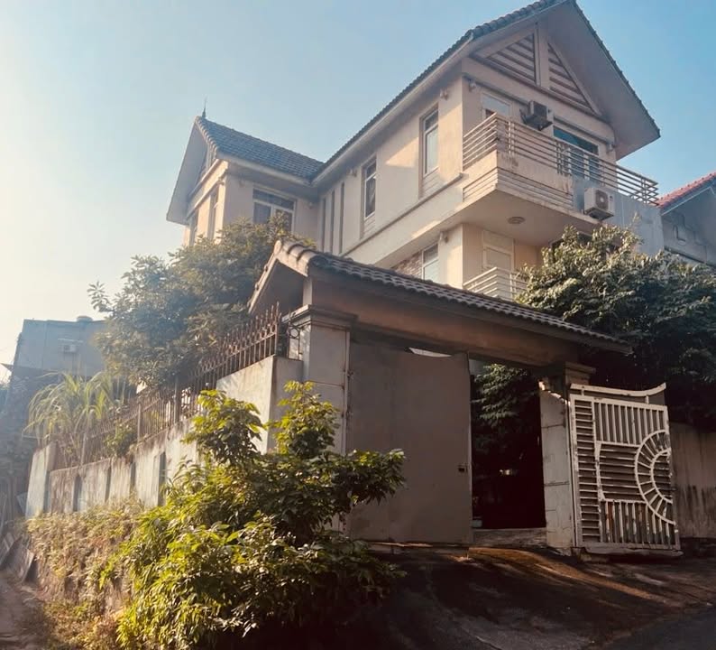 Nhà mái thái sân vườn Cẩm Tây 205m² giá 3.75 tỷ - Ô tô đỗ trong sân!