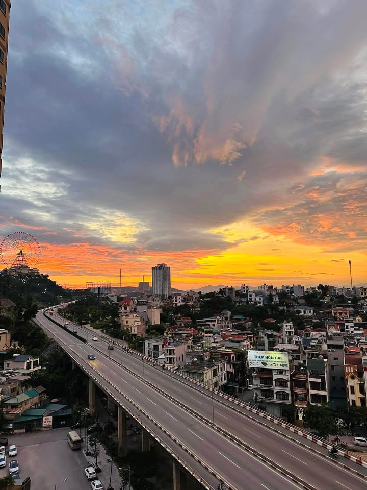 Căn hộ chung cư Ramada Hạ Long Bay View 73m² giá 2 tỷ - Căn góc view cầu Bãi Cháy